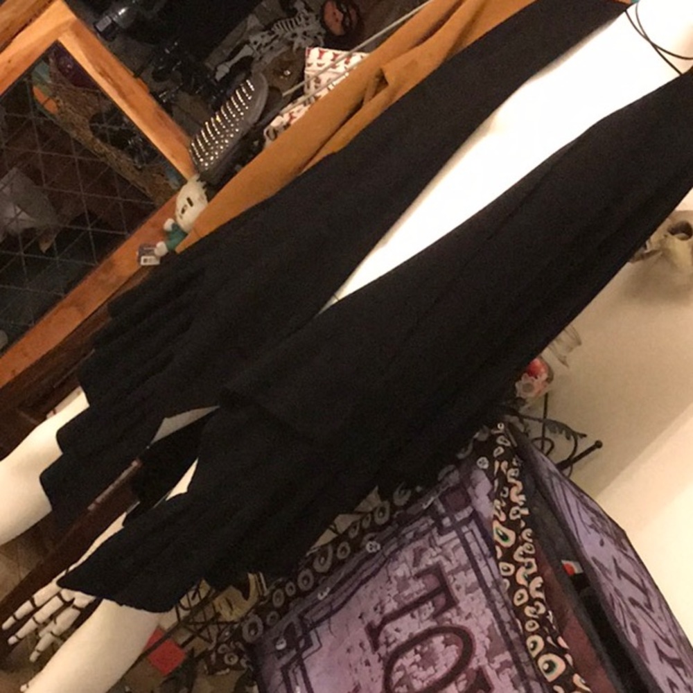 Badgley Mischka sweater Shawl - Picture 2 of 11